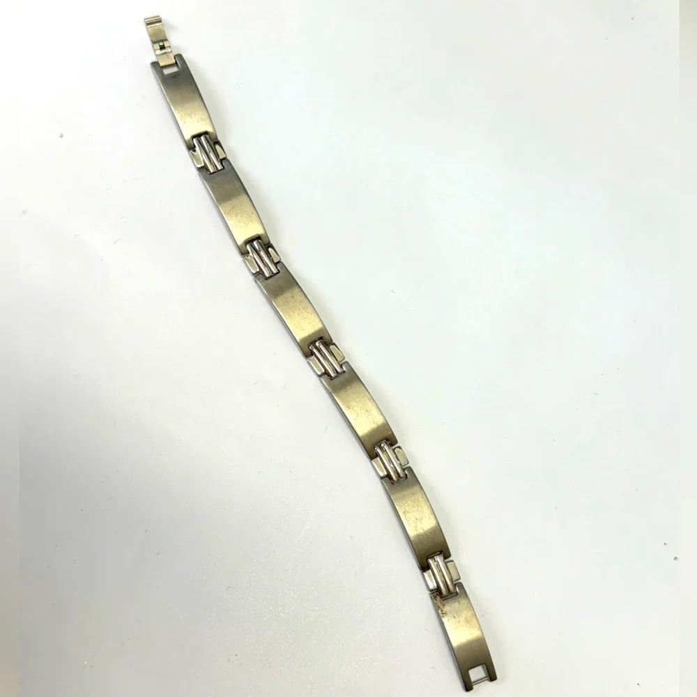 Men’s 8.3/4” stainless steel bracelet. High quality . Macy’s